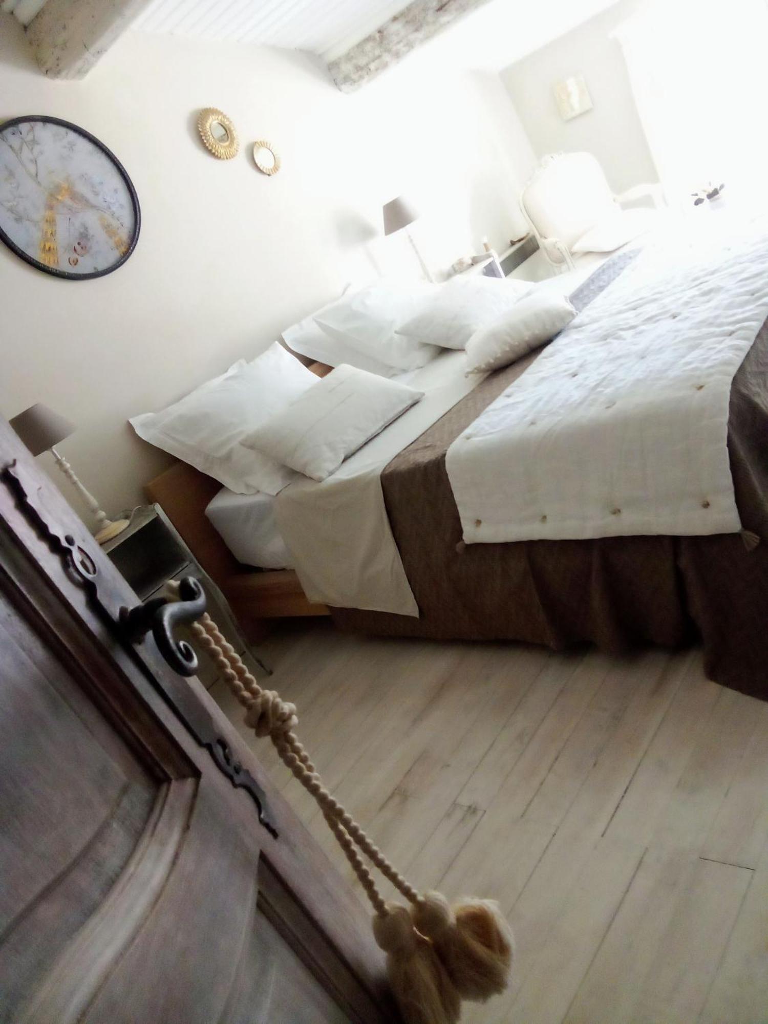 La Maison Perchee Aigues-Mortes Rum bild